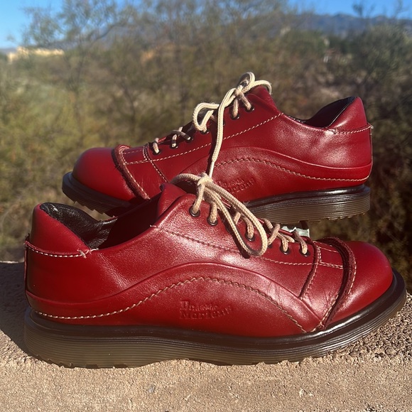 🏴󠁧󠁢󠁥󠁮󠁧󠁿 Vintage Dr. Martens MIE Red 7 Eye Casual Oxfords UK 5 - Picture 4 of 17
